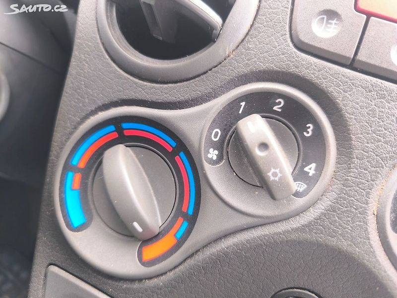 Fiat Panda (2011) 4X4,KRÁSNÁ,KLIMA,SERVIS,1MAJ56 - fotka 9 z 22