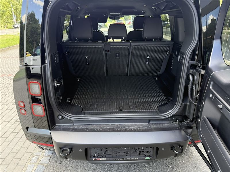 Land Rover Defender (2026) 3,0 X-DYNAMIC SE D250 - fotka 22 z 24