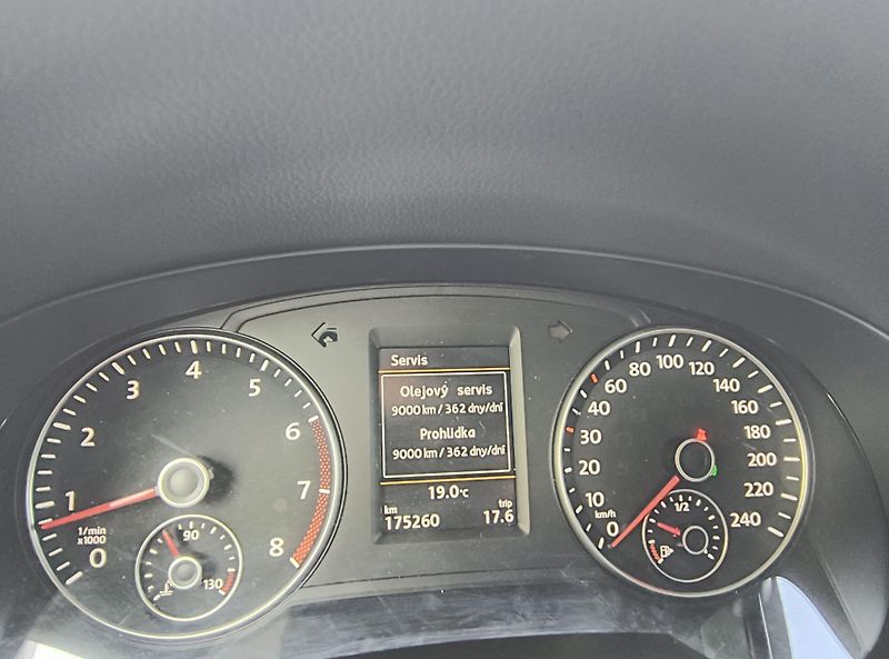 Seat Alhambra (2021) 1.4 TSI DSG 110KW/ NAVI/KAMERA - fotka 34 z 58