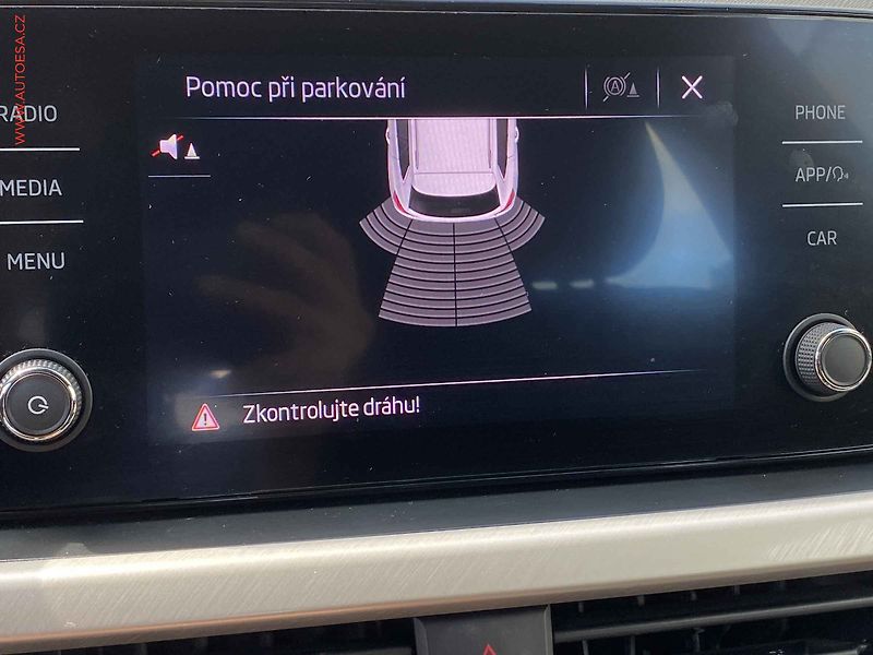 Škoda Kamiq (2022) 1.0 TSi, ČR, Style, DSG - fotka 17 z 17