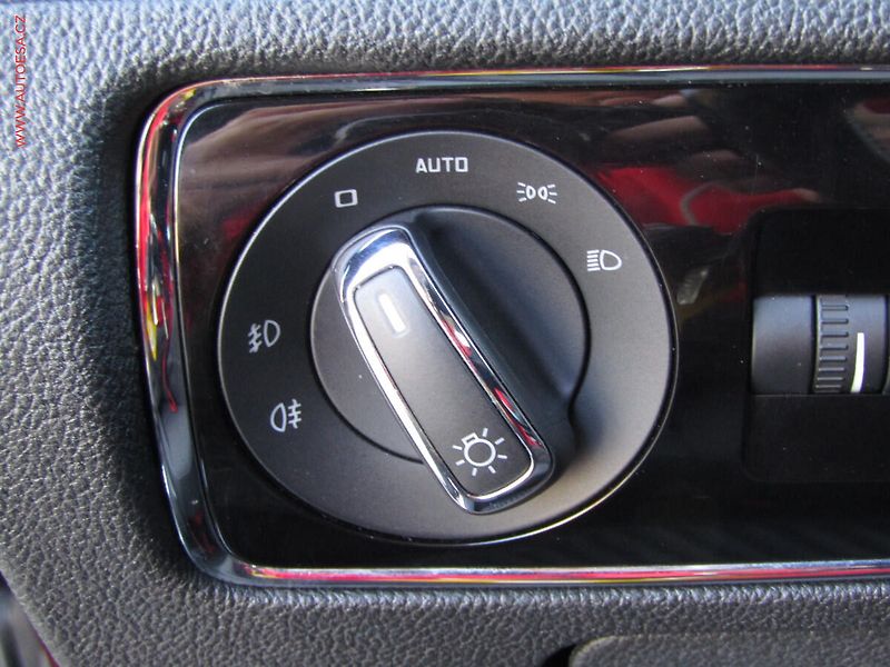 Škoda Superb (2009) 2.0 TDi, ČR, Elegance, DSG - fotka 13 z 21