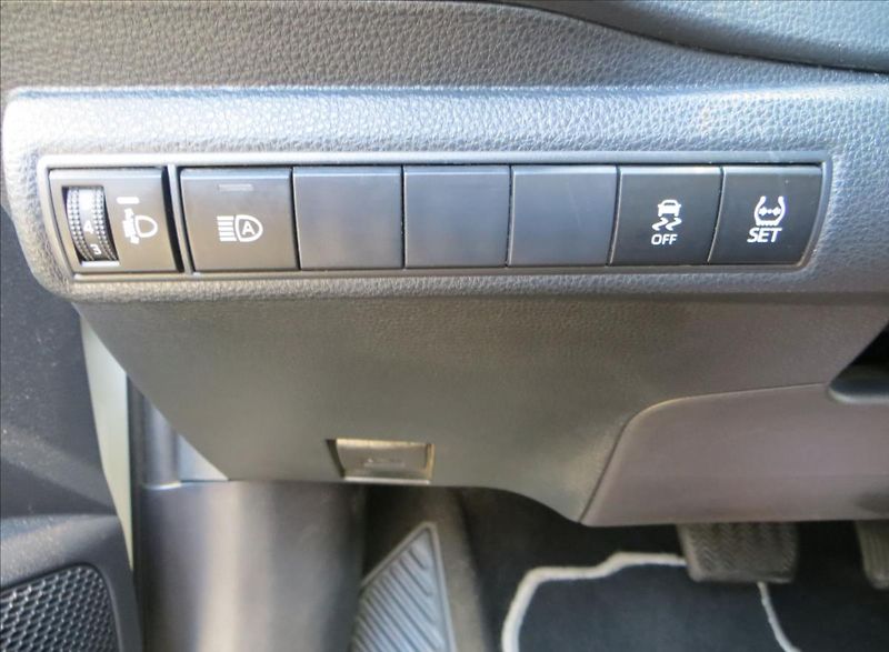 Toyota Corolla 1,8 Hybrid Active e-CVT ČR - fotka 21 z 27