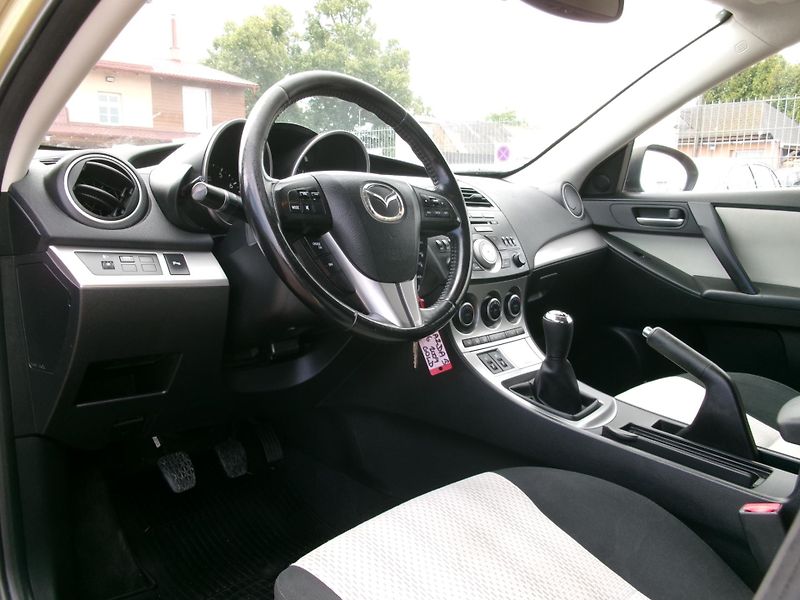 Mazda 3 (2009) 1,6i AC NAVI TEMP VÝHŘEV - fotka 28 z 31