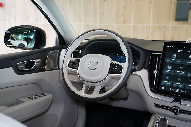 Volvo XC60 B5 ULTRA Dark, Bowers, Masáž - fotka 45 z 46