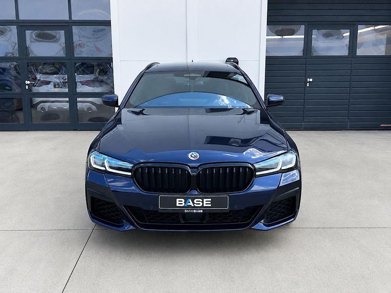 BMW Řada 5 540i xDrive M-Sport Touring - fotka 2 z 28
