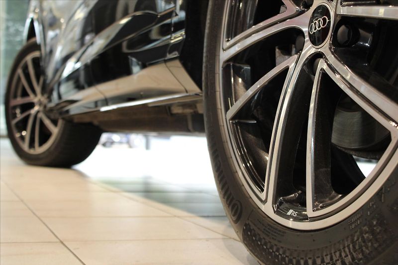 Audi Q5 TFSI quattro 150 kW S Line Tec - fotka 9 z 40