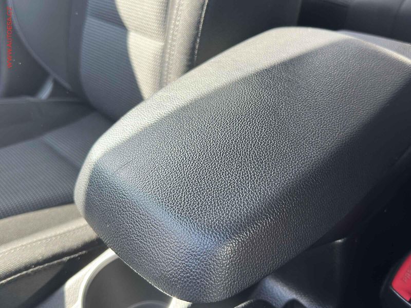 Hyundai i30 (2017) 1.6 GDI, 2.maj,ČR, servis - fotka 17 z 18