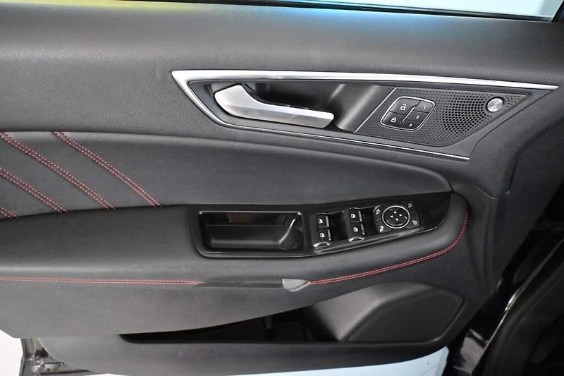 Ford Edge (2019) 2.0 ST-LINE 4x4 175KW LED ACC - fotka 15 z 48
