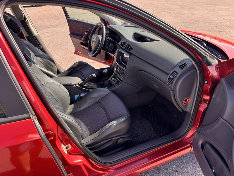 Renault Laguna 1.8i 88Kw 16V Dynamique - fotka 15 z 19