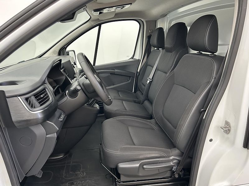 Renault Trafic 2.0 dCi Furgon L2H1 - fotka 9 z 24