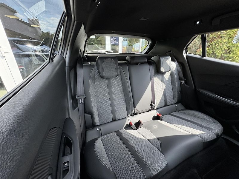 Peugeot 2008 (2024) Allure 1.2 PureTech 100k MAN6 - fotka 5 z 6