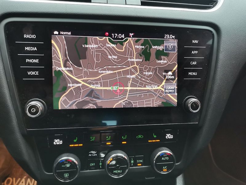 Škoda Octavia (2018) 2.0TDi 135ke RS Challenge DSG - fotka 27 z 32