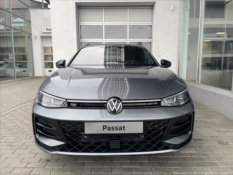Volkswagen Passat (2025) 1,5 TSI 200 kW eHybrid  R-Line - fotka 2 z 16