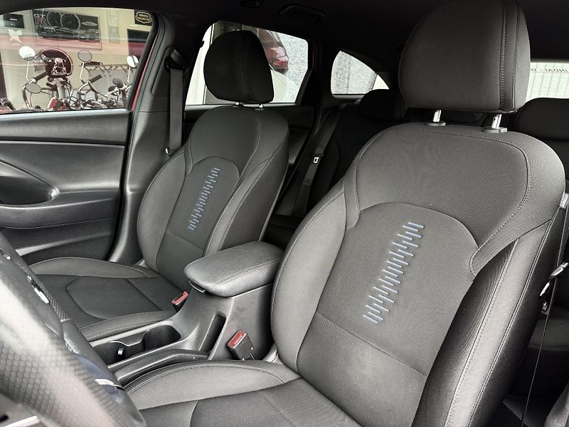 Hyundai i30 1,4 T-GDI DCT Style Automat ČR - fotka 16 z 42