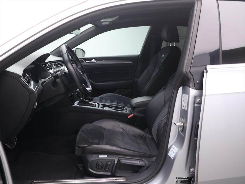 Volkswagen Arteon 2,0 TDi DSG R-line Pano - fotka 10 z 28