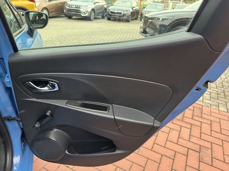 Renault Clio (2013) 1.2i Navi Klima Tempomat BT - fotka 20 z 50