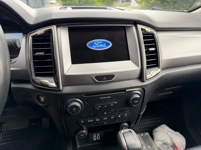 Ford Ranger 3,2 TDCi 4x4automat-kontejner - fotka 20 z 32