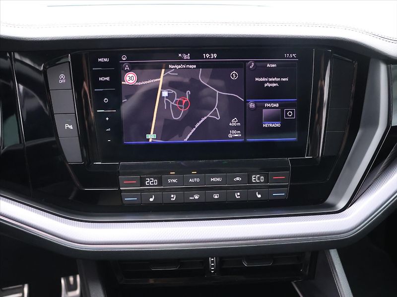 Volkswagen Touareg 3,0 R-Line Tiptronic CZ DPH - fotka 16 z 31