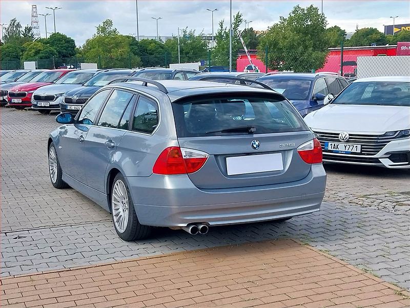 BMW Řada 3 (2005) 325 i, Xenony, Park. senzory - fotka 4 z 16