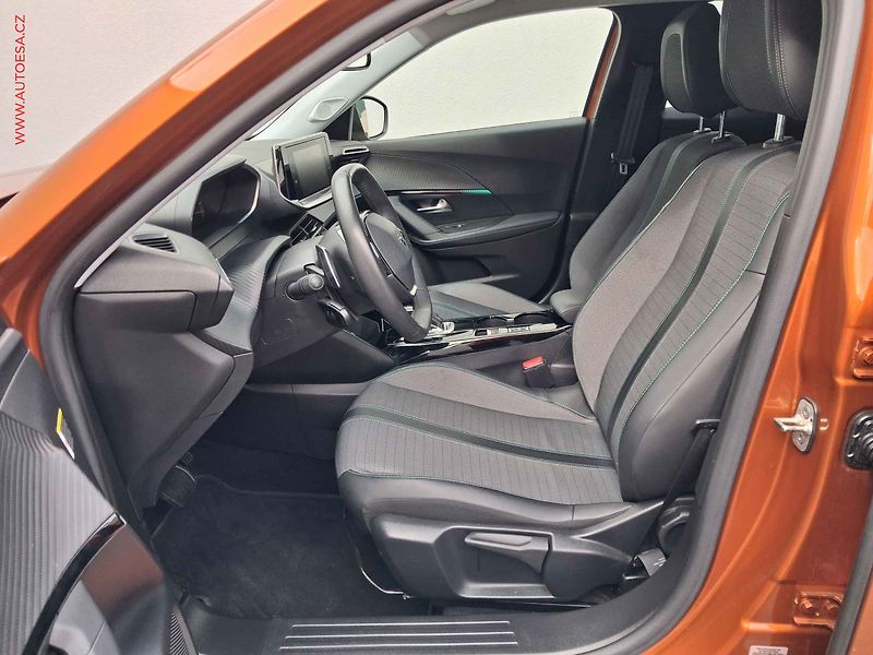 Peugeot 2008 (2021) 1.5 HDi, Allure, AT, +kola - fotka 9 z 20