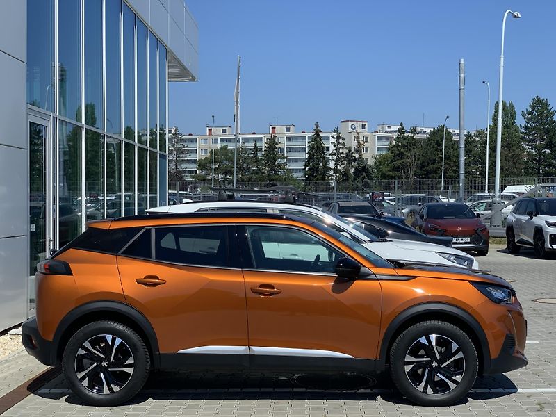 Peugeot 2008 ALLURE 1,2 PureTech 96kW AT - fotka 10 z 30