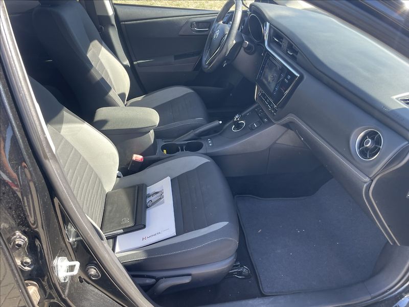 Toyota Auris 1,8 E-CVT Hybrid CZauto 1maj D - fotka 11 z 37