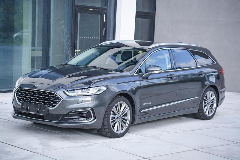 Ford Mondeo (2020) 2.0 187ps Hybrid ecvT VIGNALE - fotka 1 z 19