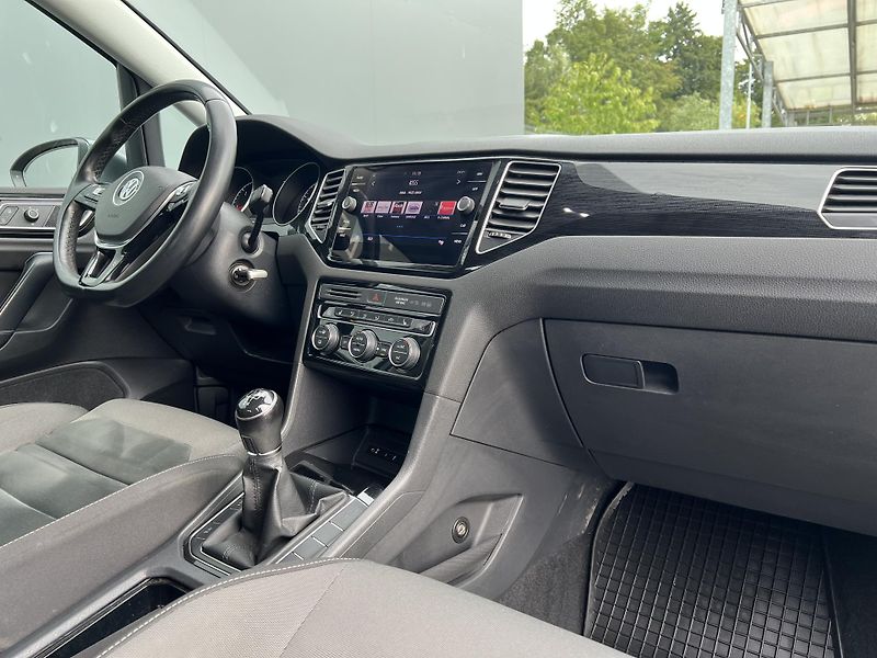 Volkswagen Golf Sportsvan (2018) 1,6TDi 85kW HIGHLINE - tažné - fotka 32 z 39