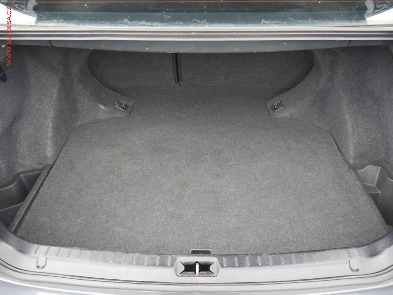 Toyota Avensis (2005) 2.2 D4D, ČR, AC, temp - fotka 7 z 19