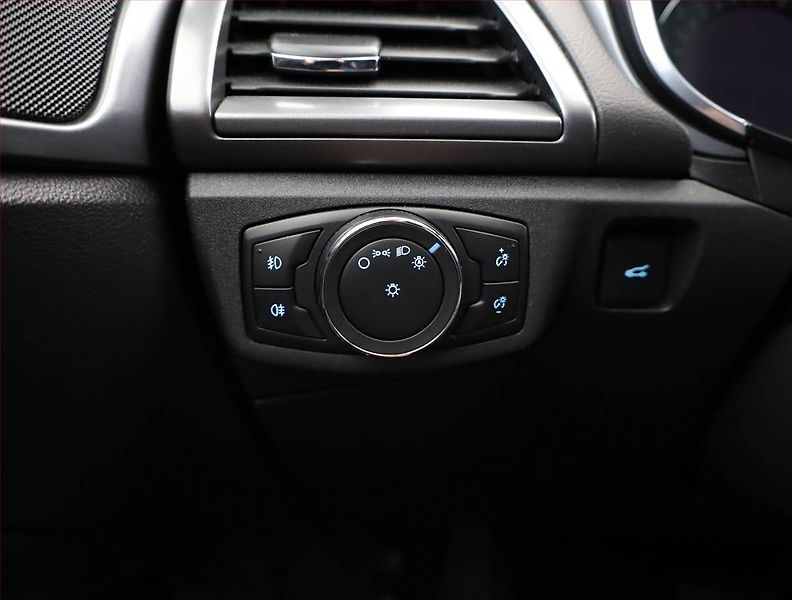 Ford Mondeo (2015) 2.0 TDCI, Automat, Kůže, Navi - fotka 15 z 18