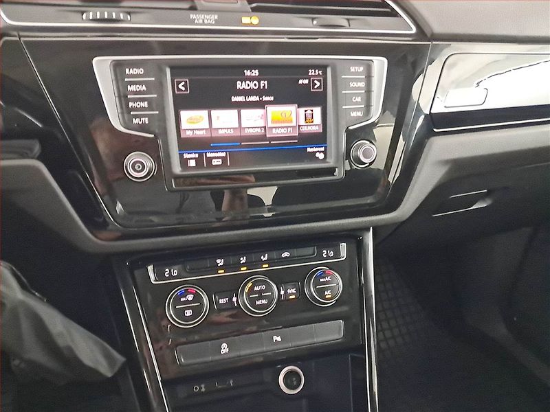 Volkswagen Touran (2016) 1.4 TSI, ČR,1.maj, Tempomat - fotka 12 z 18