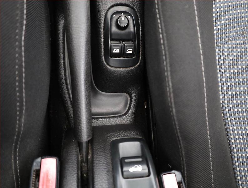 Peugeot 206 (2003) 1.6 16V, nová STK, Klima - fotka 10 z 12