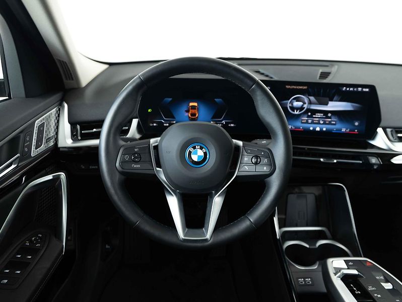 BMW iX2 xDrive30 - fotka 13 z 23