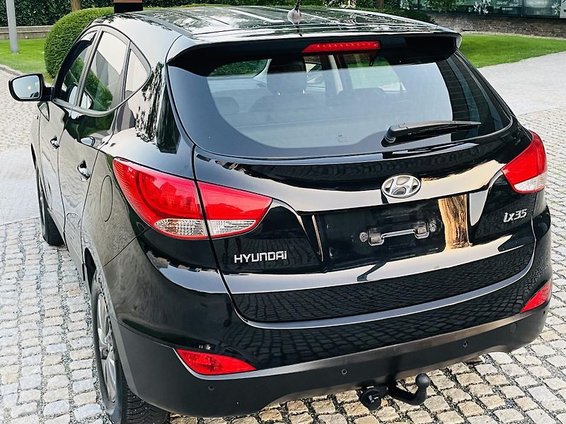 Hyundai ix35 2.0i AUTOMAT VYHŘEV TAŽNÉ - fotka 17 z 43