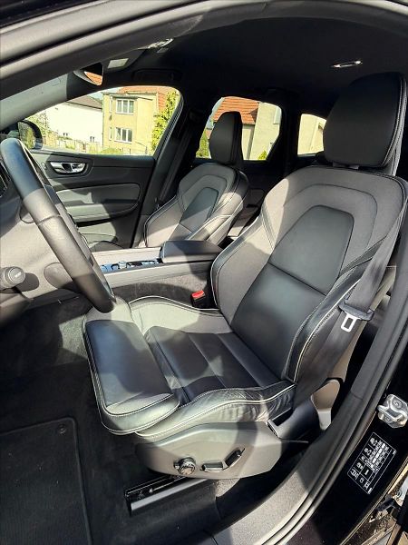 Volvo XC60 2,0 - fotka 31 z 62