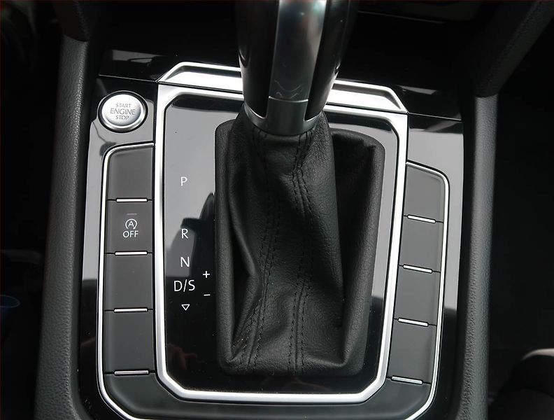 Volkswagen Passat (2018) 2.0 TDI, Automat, Serv.kniha - fotka 12 z 20