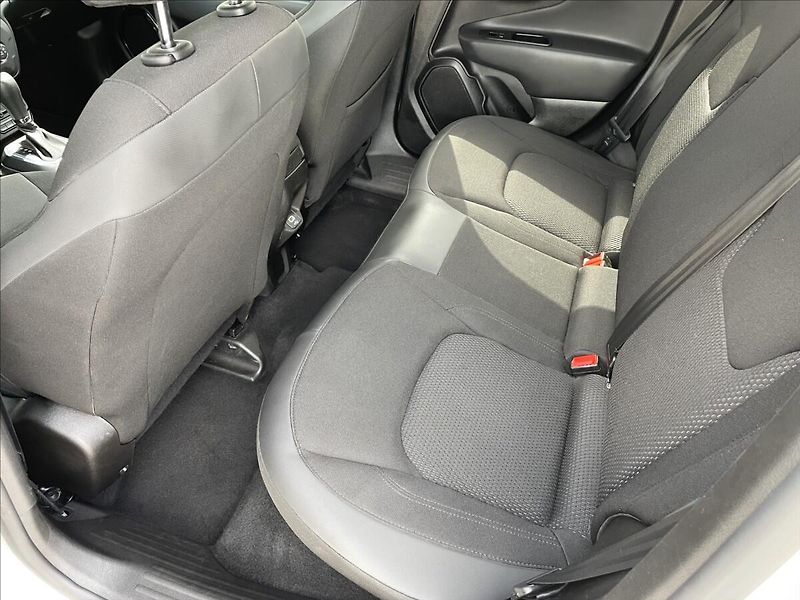 Jeep Renegade 1,3 i T 110KW AUTOMAT ČR. - fotka 16 z 22