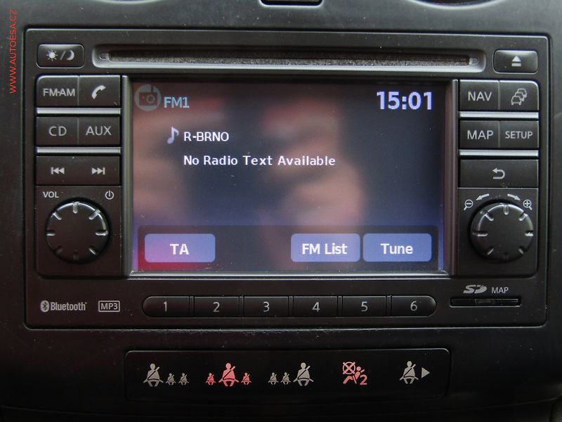 Nissan Qashqai (2009) 2.0 dCi 4x4, 7míst, ČR, AC - fotka 17 z 20