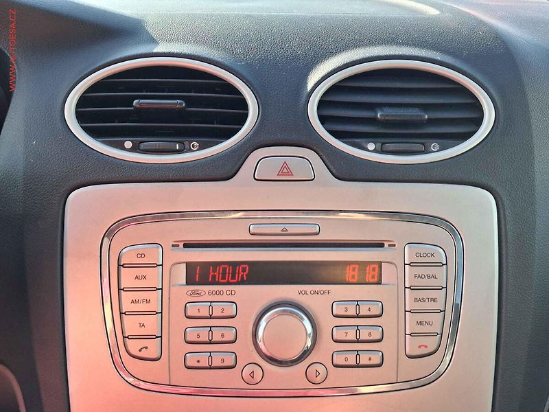 Ford Focus (2008) 1.6i, 1.maj,ČR, AC - fotka 13 z 19