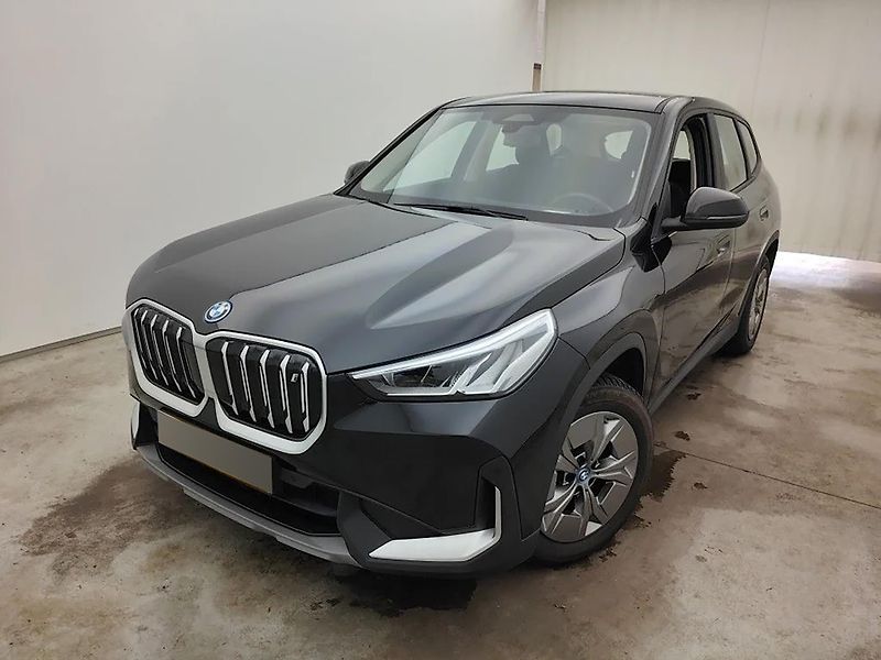 BMW iX1 (2023) xDrive30 - fotka 3 z 7