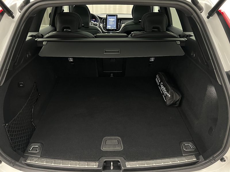 Volvo XC60 B5 AWD BLACK EDITION PLUS AUT  - fotka 5 z 48
