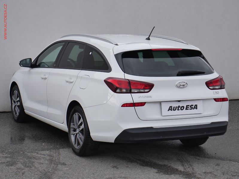 Hyundai i30 (2018) 1.4T-GDi, 2.maj,ČR, AC, park - fotka 6 z 21