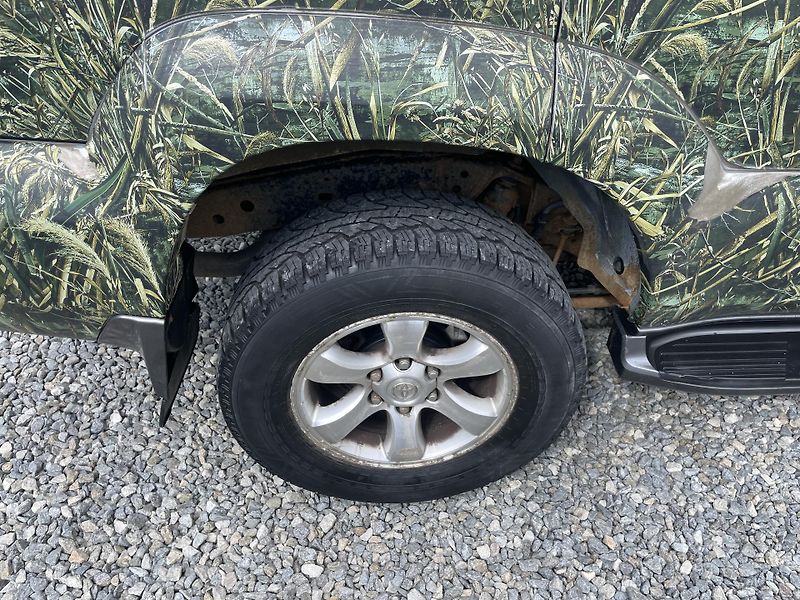 Toyota Land Cruiser 3.0TD 4x4 170PS AUT VÝBAVA !!! - fotka 50 z 180