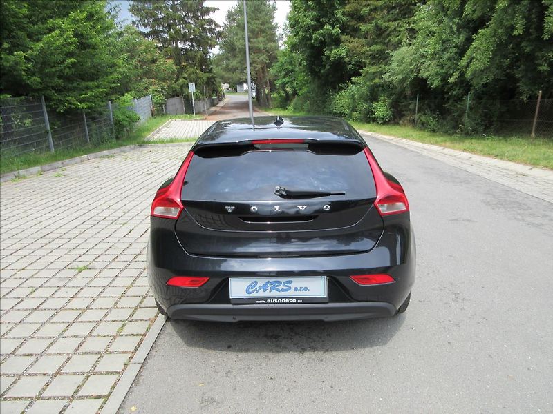 Volvo V40 1,6 D D2, 84Kw, Klima, park.sy - fotka 8 z 28