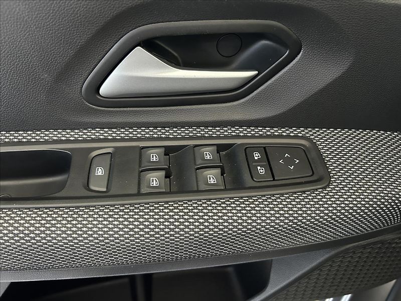Dacia Sandero 1,0   ČR,1.MAJITEL,ZÁRUKA 3/20 - fotka 10 z 27