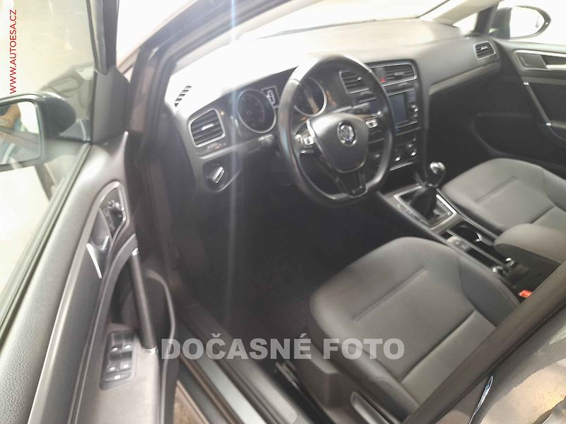 Volkswagen Golf (2018) 1.0TSi, ČR, nez.topení - fotka 3 z 3