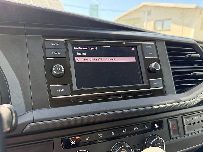 Volkswagen Caravelle T6.1 2,0 TDI 110 kW 7° DSG - fotka 25 z 33