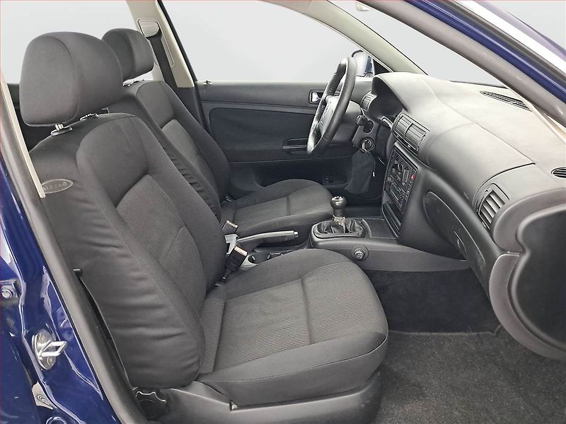 Volkswagen Passat (2002) 1.9 TDI, nová STK, Klima - fotka 9 z 13