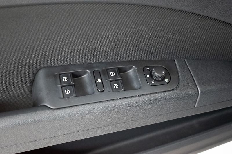 Škoda Superb 2.0 TDI DSG AMBITION BUSINESS - fotka 15 z 32