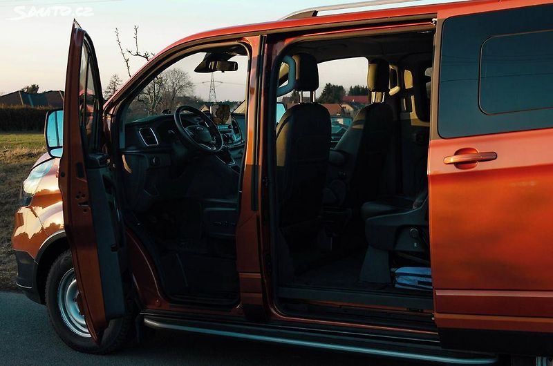 Ford Tourneo Custom (2022) - fotka 7 z 13